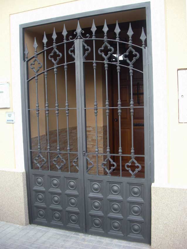 Puerta de hierro forjado para la entrada